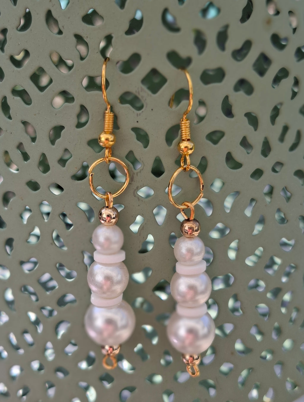 BOUCLES D OREILLES PERLES NACRÉES PERLA