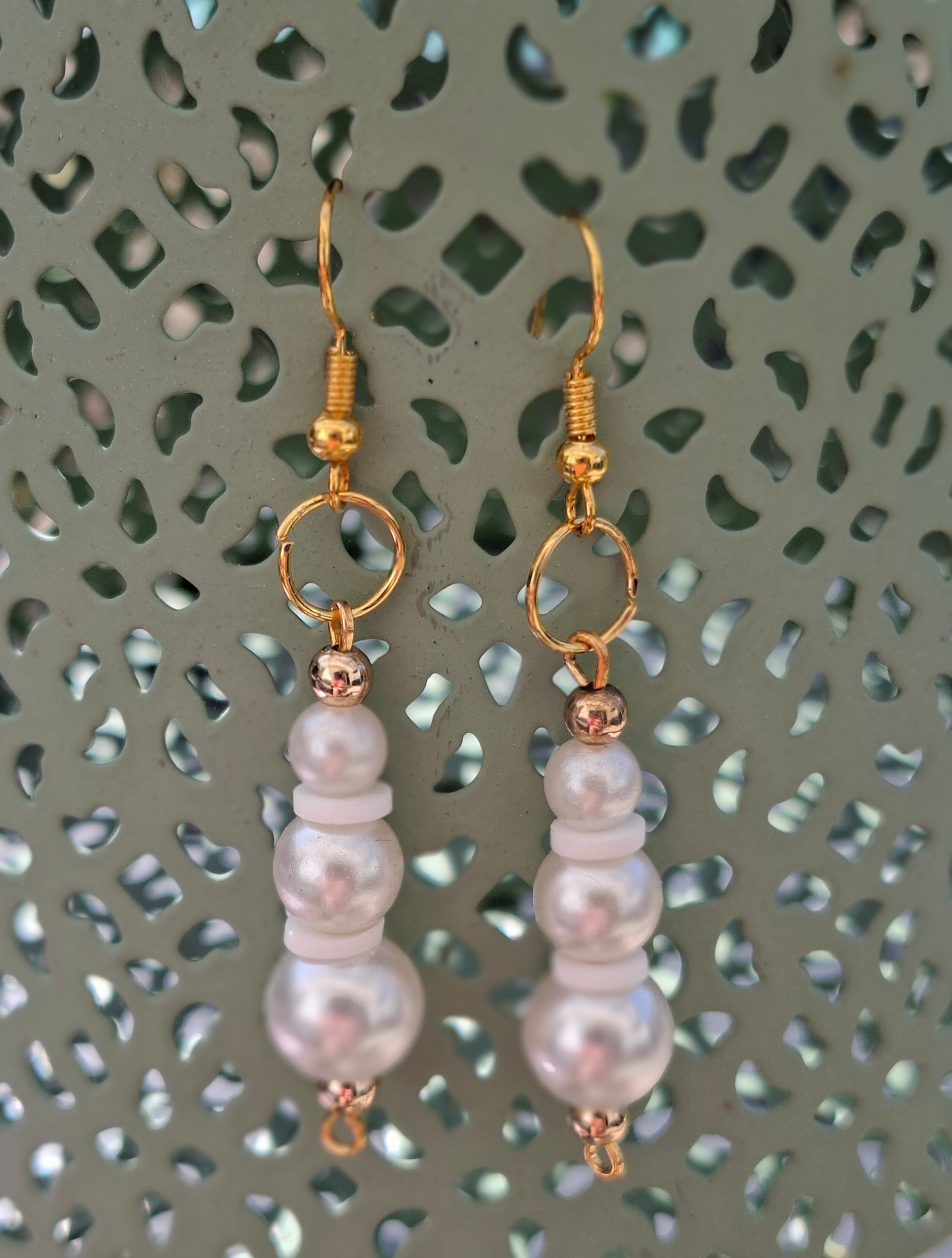 BOUCLES D OREILLES PERLES NACRÉES PERLA