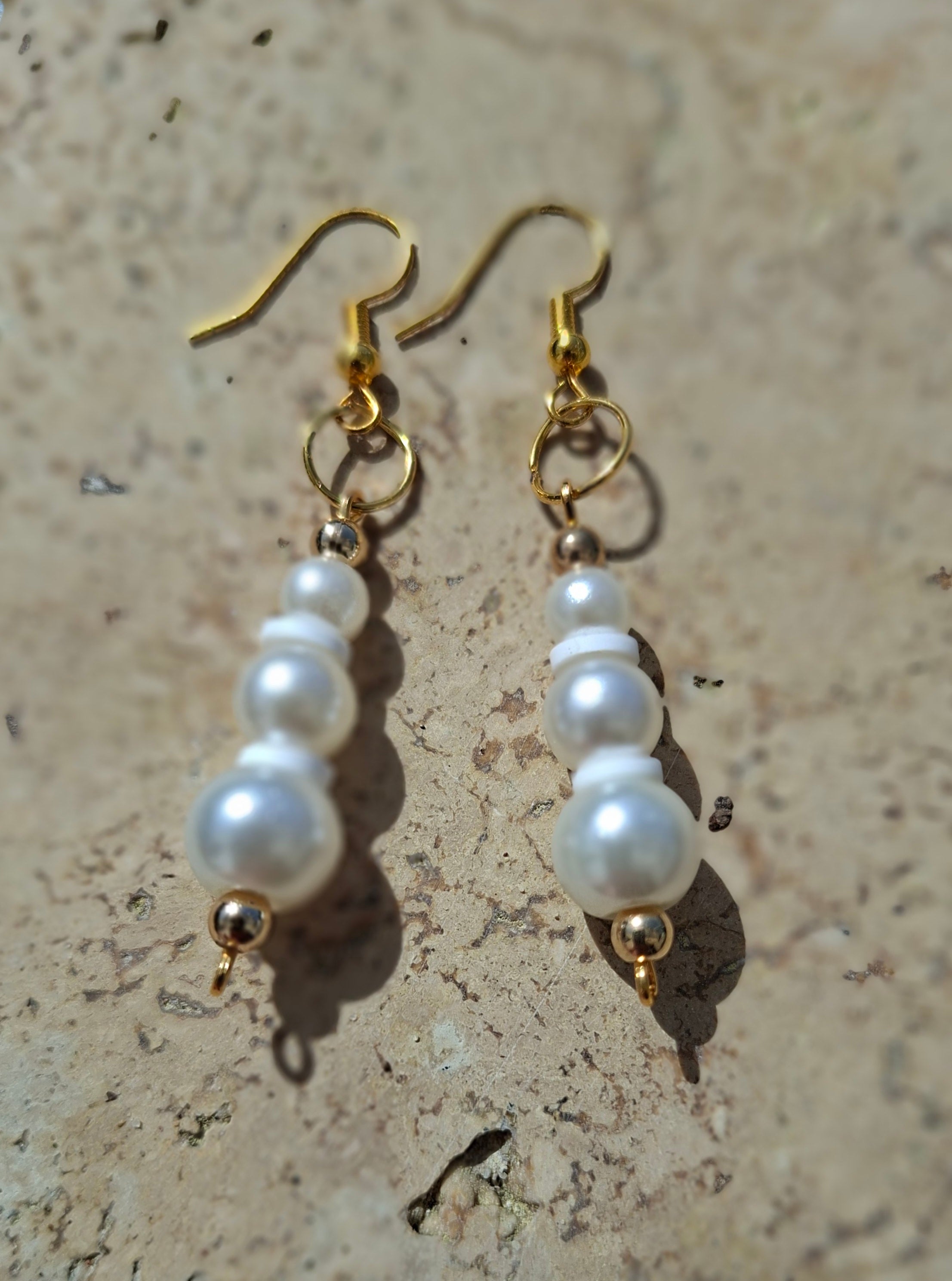 BOUCLES D OREILLES PERLES NACRÉES PERLA
